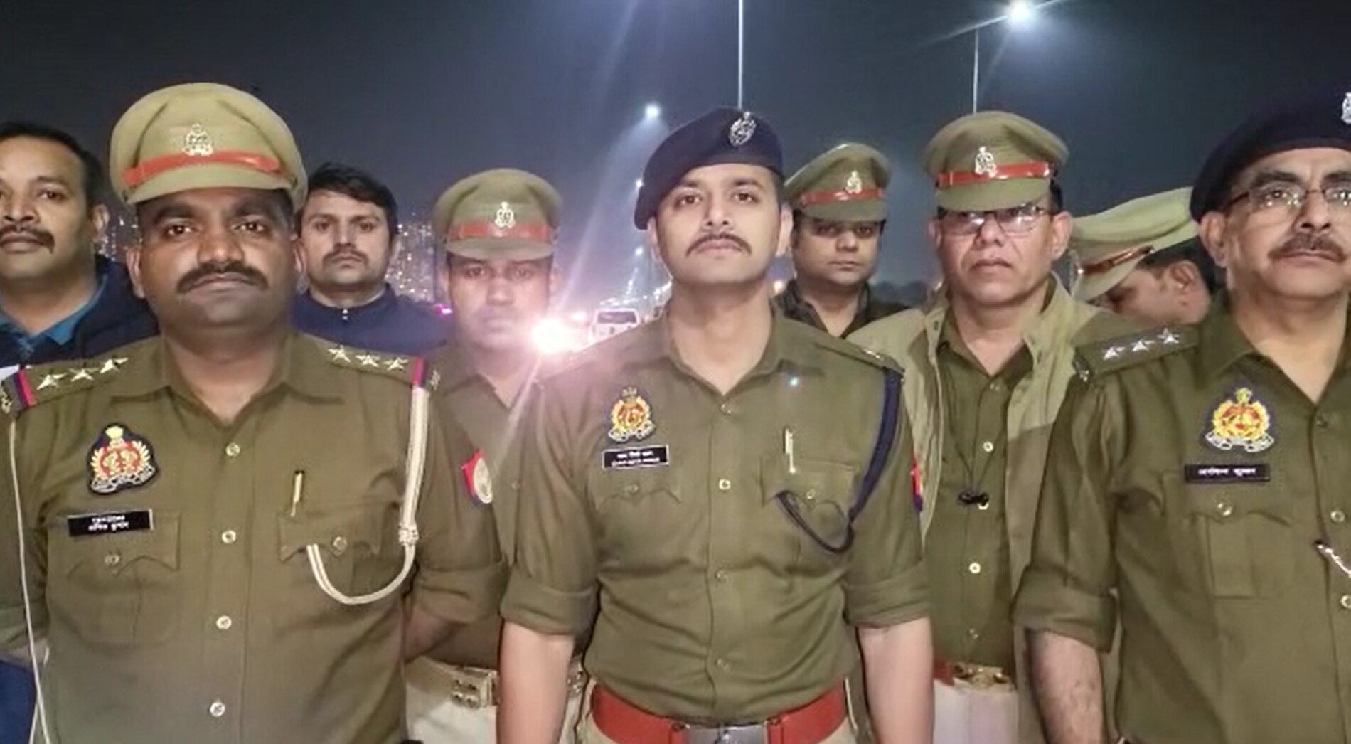 Greater Noida: एक करोड़ की चोरी करने वाले बदमाशों ने पुलिस पर चलाई गोली, एनकाउंटर में 4 गिरफ्तार