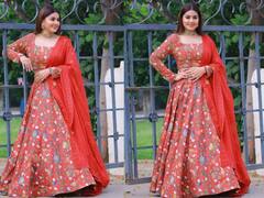 Sneha: மூச்சு விடும் ரோஜா பூ...நடிகை சினேகாவின் அசத்தல் க்ளிக்ஸ்!