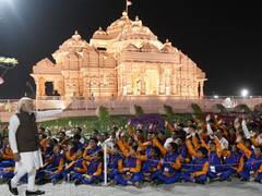 Pramukh Swami Maharaj: पीएम मोदी ने गुजरात में प्रमुख स्वामी महाराज के शताब्दी समारोह का किया उद्घाटन, देखें खास तस्वीरें