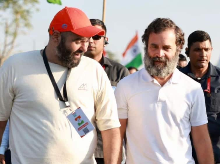 bharat jodo yatra  comedian kunal kamra join rahul gandhi in bharat jodo yatra Bharat Jodo Yatra: स्टँडअप  कॉमेडियन कुणाल कामरा भारत जोडो यात्रेत सहभागी; फोटो शेअर करत म्हणाला, 'यात्रेत एक आठवडा घालवल्यानंतर...'