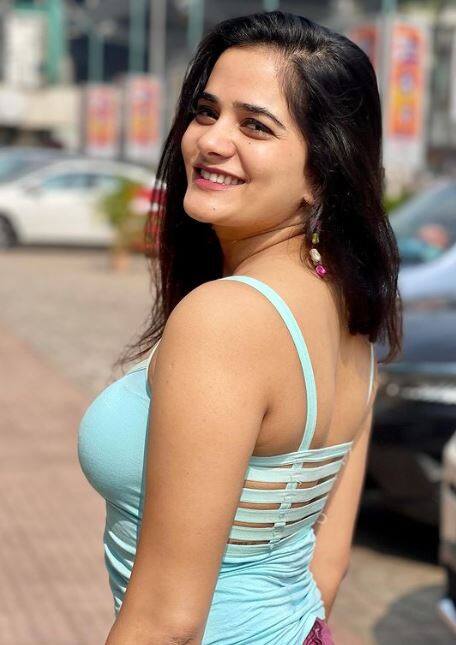 तिचे फोटो हे नेहमी चाहत्यांचे लक्ष वेधतात.