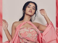 Anupama Parameswaran: అదిరిపోయే ఫోజులతో ఆకట్టుకుంటున్న అనుపమ