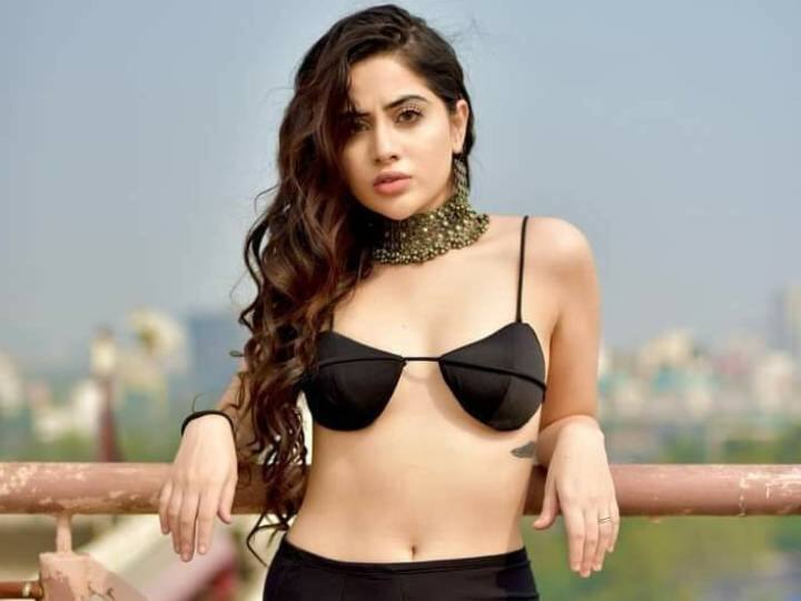 Uorfi Javed becomes the most searched Asian on Google 2022 list Anushka Sharma Kiara Advani Janhvi Kapoor Rank सारा-जाह्नवी-कियारा को छोड़ फिर Uorfi Javed ने अपने नाम किया ये खिताब, फैशन के दम पर बॉलीवुड हसीनाओं पर पड़ीं भारी