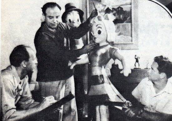 ਡੇਵ ਫਲੈਸ਼ਰ ਤੇ ਮੈਕਸ ਫਲੈਸ਼ਰ: ਡੇਵ ਫਲੈਸ਼ਰ ਤੇ ਮੈਕਸ ਫਲੈਸ਼ਰ ਉਹ ਸ਼ਖਸ ਹਨ, ਜਿਨ੍ਹਾਂ ਨੇ ਸੁਪਰਮੈਨ ਦਾ ਪਹਿਲਾ ਕਾਰਟੂਨ ਬਣਾਇਆ ਸੀ। ਇਸ ਕਾਰਟੂਨ ਦੇ ਰਿਲੀਜ਼ ਹੋਣ ਤੋਂ ਥੋੜੇ ਹੀ ਦਿਨਾਂ ਬਾਅਦ ਹੀ ਨੌਕਰੀ ਗਵਾਉਣੀ ਪਈ ਸੀ। ਇੱਥੋਂ ਹੀ ਮਨਹੂਸੀਅਤ ਦੀ ਸ਼ੁਰੂਆਤ ਹੋ ਗਈ ਸੀ।