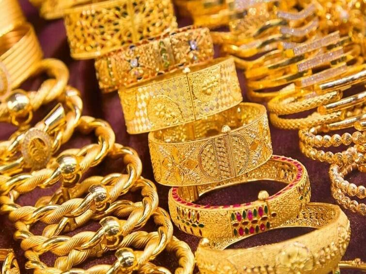 gold rate today gold and silver price in on 15th december 2022 gold and silver rate down today marathi news Gold Rate Today : दिलासादायक! ग्राहकांना सोनं खरेदीसाठी चांगली संधी; वाचा तुमच्या शहरातील दर