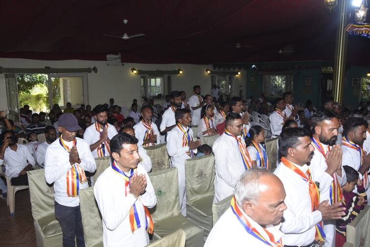 Mass conversion of 45 people at a hotel in Mahisagar મહીસાગરના બાલાસિનોરમાં એક હોટલમાં 45 લોકોએ કર્યું ધર્મ પરિવર્તન