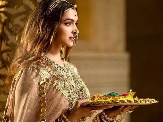 Deepika Controversial Movie: दीपिका पादुकोण यूं ही नहीं बनीं 'कंट्रोवर्सी क्वीन', पहले भी विवादों में फंस चुकी है एक्ट्रेस की ये फिल्में Deepika Controversial Movie: दीपिका पादुकोण यूं ही नहीं बनीं 'कंट्रोवर्सी क्वीन', पहले भी विवादों में फंस चुकी है एक्ट्रेस की ये फिल्में