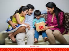 Christmas 2022: गिफ्ट को लेकर हैं कन्फ्यूज तो यहां मिलेगा आईडिया, कम कीमत में ये हैं बेस्ट