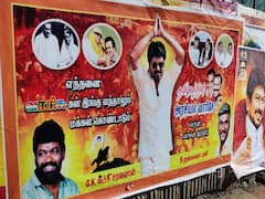 தமிழகத்தின் அரசியல் வாரிசே.. விஜய் ரசிகர்கள் ஒட்டிய போஸ்டர்களால் பரபரப்பு