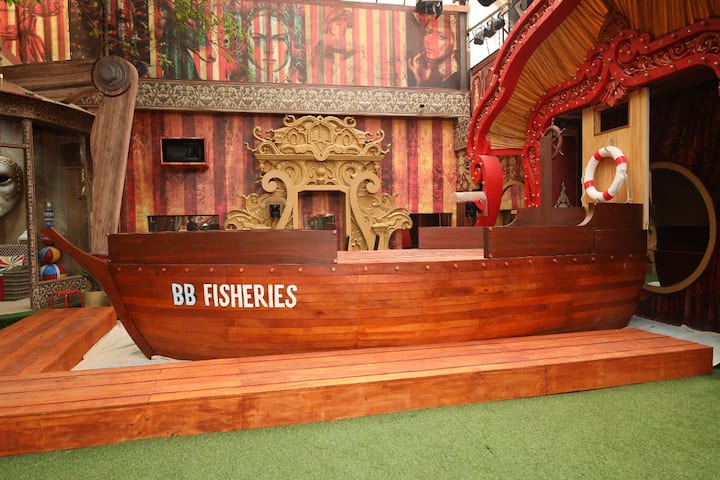 BB Fisheries: Shahi log and aam janta fight for captaincy The garden area of the coveted house was turned into BB fisheries for a fun captaincy task. A huge, wooden-made boat was placed with a deck for housemates to perform the task. Divided in two teams 'Shahi log' and 'Aam janta', the contenders were told by 'Bigg Boss' to collect as many fish as they can. The team with the most fish stacked in the storage area wins. After sanchalak of the task, MC Stan announced 'Shahi log' as the winners, Soundarya Sharma and Priyanka Chahar Choudhary strongly disagreed with his decision and a huge fight erupted between Shiv Thakare and Soundarya Sharma.