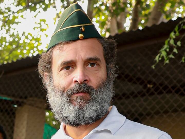 राहुल की दाढ़ी को लेकर भी दोनों दलों में वार-पलटवार देखने को मिला. असम के मुख्यमंत्री हिमंत विश्व शर्मा ने गुजरात में आयोजित एक चुनावी रैली में दावा किया कि राहुल गांधी इराक के पूर्व तानाशाह सद्दाम हुसैन की तरह दिखने लगे हैं.