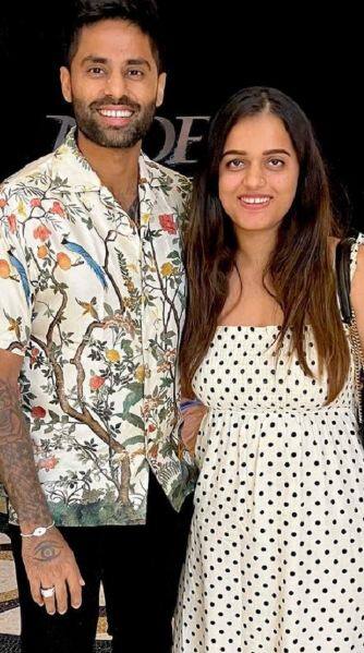 ਰਣਜੀ ਟਰਾਫੀ 'ਚ ਜ਼ੌਹਰ ਦਿਖਾਉਣ ਤੋਂ ਪਹਿਲਾਂ ਰਿਸ਼ੀਕੇਸ਼ 'ਚ ਪਤਨੀ ਨਾਲ ਛੁੱਟੀਆਂ ਮਨਾ ਰਹੇ ਨੇ Suryakumar Yadav