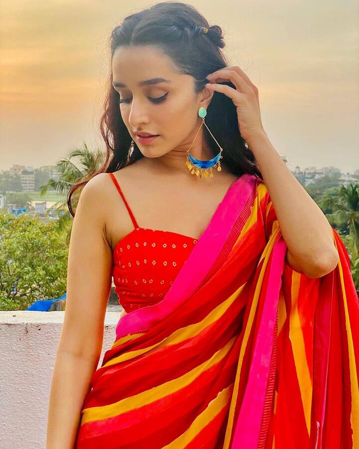 2014ஆம் ஆண்டு ஃபோர்ப்ஸ் இதழின் 100 பிரபலங்கள் பட்டியலில் இடம்பிடித்தார்.