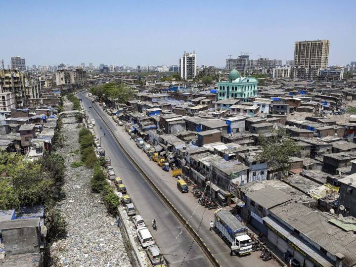 G20 event Mumbai slums were covered with a sheet people said such cleaning was never seen before G20 इवेंट से पहले मुंबई की झुग्गी-झोपड़ियों को चादर से किया गया कवर, लोग बोले- ऐसी सफाई पहले कभी नहीं देखी