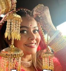 दोन वर्षे एकमेकांना डेट केल्यानंतर देवोलीना भट्टाचार्य आणि शाहनवाज शेख लग्नबंधनात अडकले आहेत.