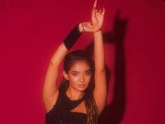 PHOTO: मेटॅलिक साडीत 'अप्सरा' सारखी दिसत होती अनुष्का सेन, पाहा व्हायरल फोटो