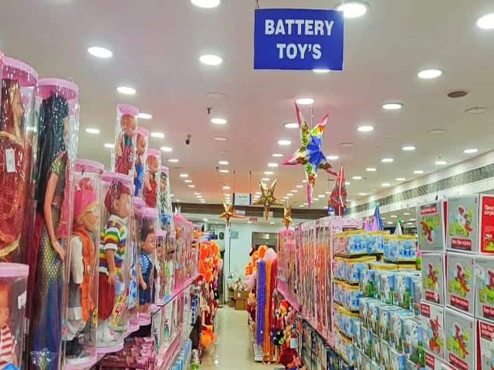 பிரதமர் மோடி சாயலில் மதுரையில் விற்பனைக்கு வைக்கப்பட்டுள்ள பொம்மை ரகம்