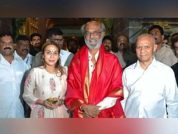 Rajinikanth, daughter Aishwarya offer prayers at Tirumala Rajinikanth In Tirumala: દીકરી ઐશ્વર્યા સાથે વેંકટેશ્વર મંદિર પહોંચ્યા રજનીકાંત, ભક્તિમાં લીન જોવા મળ્યા અભિનેતા