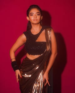 PHOTO: मेटॅलिक साडीत 'अप्सरा' सारखी दिसत होती अनुष्का सेन, पाहा व्हायरल फोटो