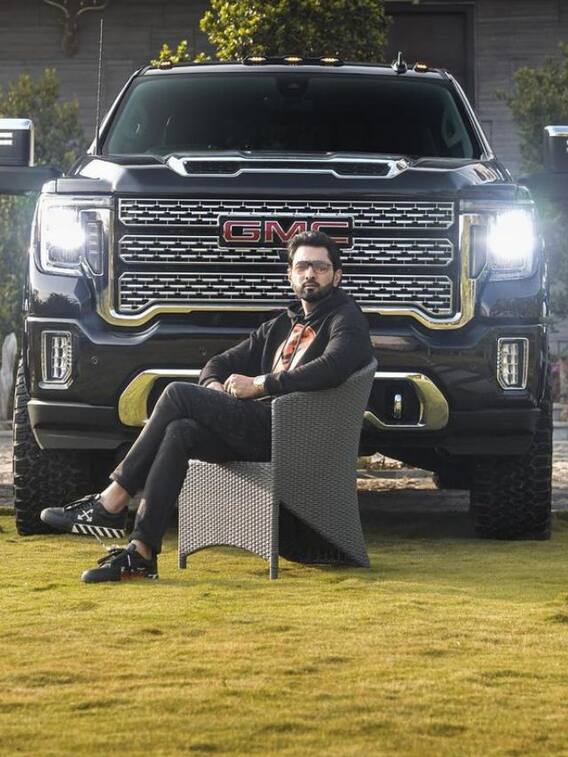 హైదరాబాదీ లగ్జరీ కార్ లవర్ లైఫ్ స్టైల్ చూశారా?