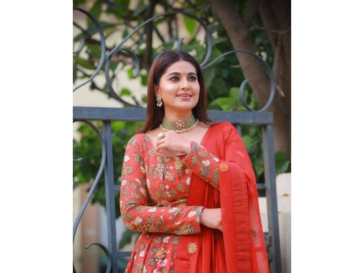 மூன்றே வினாடி அவளை கண்டாலே நெஞ்சை தாக்கும் மின்சாரம்