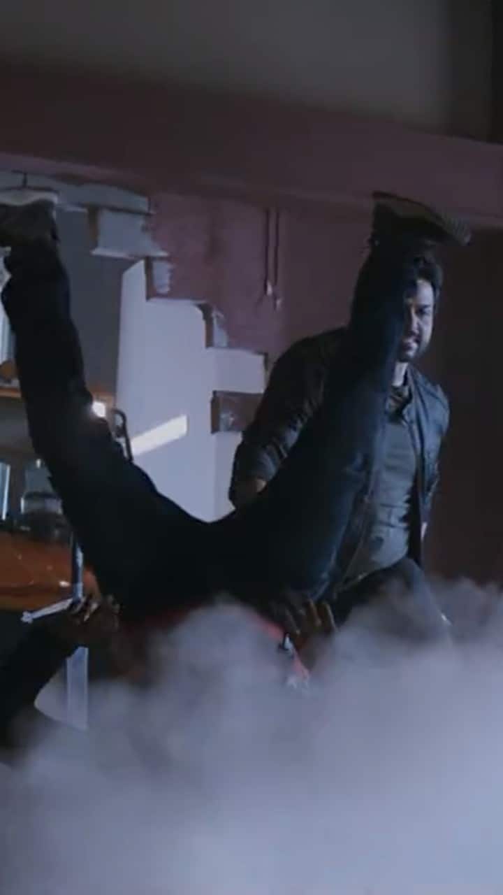 அந்த நிகழ்ச்சியின் அசத்தலான விளம்பர படத்தில் நடிகர் கார்த்தி WWE சூப்பர் ஸ்டார்களுடன் இணைந்து நடித்துள்ளார்