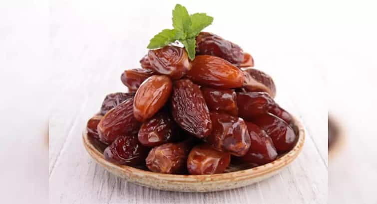 Benefits of dates or khajoor  improves digestion Dates Benefit: શિયાળામાં ભરપેટ ખાઓ ખજૂર, શરીરને થાય છે આ 12 અદભૂત ફાયદા
