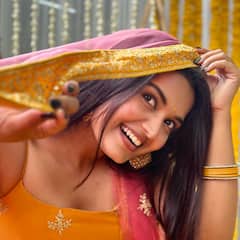 ముద్ద బంతి పువ్వులా అందాల భామ ప్రియాంక జైన్