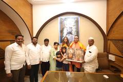 PHOTO: मिसेस भारत यूएसए विठुरायाच्या चरणी; अमेरिकेतून थेट पंढरपुरात येऊन घेतलं विठ्ठलाचं दर्शन