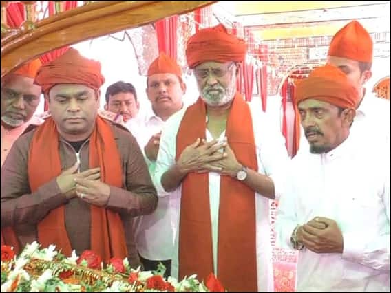 Rajinikanth At Pedda Dargah: तिरुमाला के बाद एआर रहमान के साथ पेड्डा दरगाह पहुंचे रजनीकांत, सामने आई तस्वीरें Rajinikanth At Pedda Dargah: तिरुमाला के बाद एआर रहमान के साथ पेड्डा दरगाह पहुंचे रजनीकांत, सामने आई तस्वीरें
