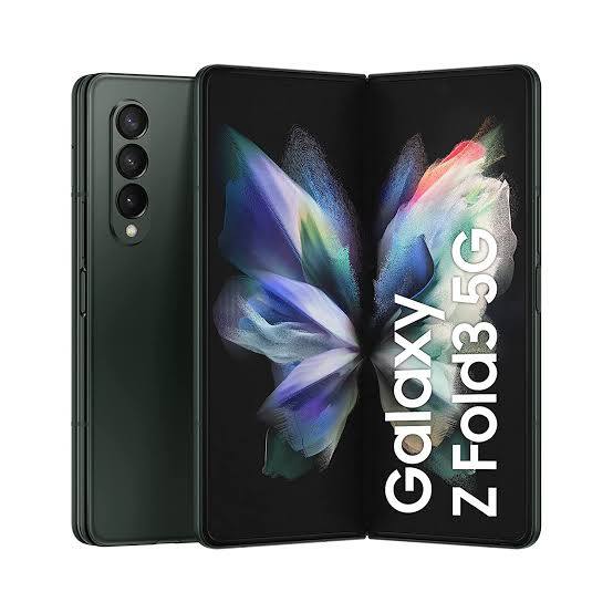 Samsung Galaxy Z Fold 3: इस स्मार्टफोन में 7.6 इंच की डायनामिक एमोलेड डिस्प्ले दी गई है. स्मार्टफोन क्वालकॉम स्नैपड्रैगन 888 प्रोसेसर पर काम करता है. यह 4400 एमएएच की बैटरी के सपोर्ट के साथ आता है. कैमरा की बात करें तो इसमें डुअल कैमरा सेटअप दिया गया है.