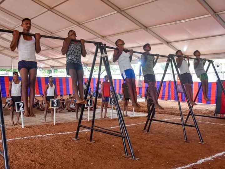 Court Asks Centre To Justify Different Pay Scale For Agniveers and Regular Sepoys Agniveer: अग्निवीर और नियमित जवानों का जॉब प्रोफाइल एक तो वेतन अलग-अलग क्यों? कोर्ट का केंद्र से सवाल