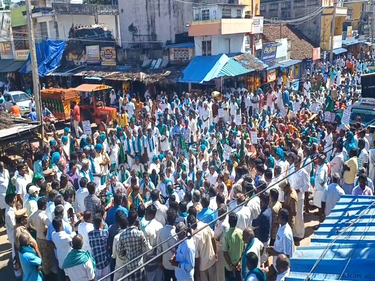 சீர்காழி, தரங்கம்பாடி தாலுக்காக்களை பேரிடர் பாதித்த தாலுக்காவாக அறிவிக்க கோரி விவசாயிகள் போராட்டம் mayiladuthurai: Farmers who in the road blockade in Kollidam TNN சீர்காழி, தரங்கம்பாடி தாலுக்காக்களை பேரிடர் பாதித்த தாலுக்காவாக அறிவிக்க கோரி விவசாயிகள் போராட்டம்