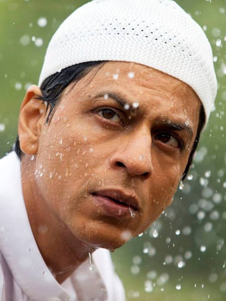 शाहरुख खान की फिल्म 'माय नेम इज खान' (My Name Is Khan) को लेकर भी तमाम विवाद और झमेले देखने मिले थे. इस फिल्म में उन्होंने एस्पर्गर सिंड्रोम से पीड़ित रिजवान बनकर मुस्लिमों को लेकर दुनिया की कट्टर सोच को बदलने की कोशिश की थी.