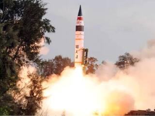 5000 கிலோ மீட்டர் தூரம் பாய்ந்து சென்று தாக்கும்: அக்னி 5 ஏவுகணை இரவு நேர சோதனை வெற்றி