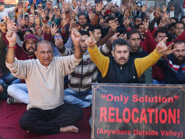 Jammu Kashmir Terrorist organization threatened Kashmiri Pandits said will turn government colonies into graveyards Jammu Kashmir: आतंकी संगठन ने कश्मीरी पंडितों को दी धमकी, कहा- सरकारी कॉलोनियों को 'कब्रिस्तान' में बदल देंगे