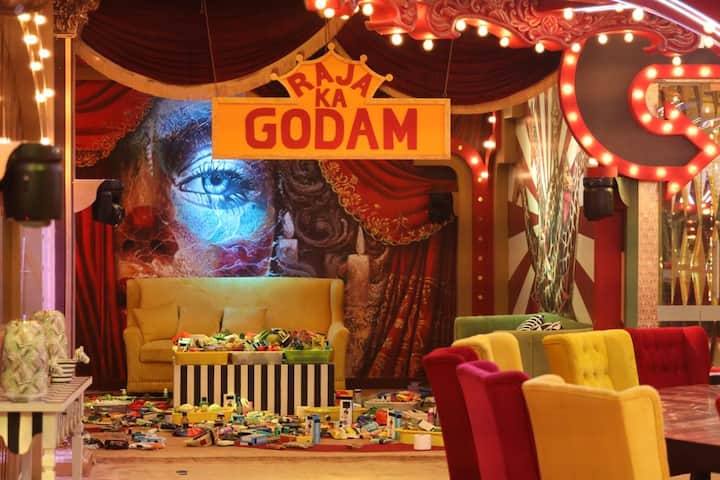 Raja Ka Godaam: Dacoity for a weekly ration Fights over food escalated to a whole new level in 'Bigg Boss 16' with Raja Ka Godaam task. At the command of 'Bigg Boss', the ration of the house was stolen from Captain Sajid Khan’s godaam by the housemates. As the light went off, housemates wearing a plain black masks plundered all the ration from raja Sajid Khan's godaam. Even after the raja exercised his power of stopping the dacoity, Archana Gautam continued to steal the ration. A heated argument erupted between Archana and Sajid and their equation has been bitter ever since.