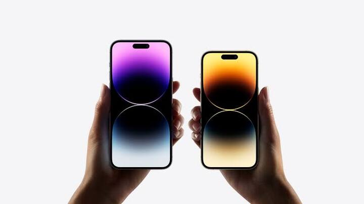 Apple iPhone 14 Series: एपल आईफोन 14 प्रो और आईफोन 14 प्रो मैक्स दोनों ही फ्लैगशिप डिवाइस में नया पिल-शेप नॉच दिया गया है, जो कि नोटिफिकेशन के हिसाब से साइज़ में बदलाव करता है. एपल ने इस फीचर को डायनेमिक आइलैंड नाम दिया है. आज के समय में यह काफी अनोखे फीचर है, ऐसा फीचर अभी तक किसी स्मार्टफोन में देखने को नहीं मिला है. इसके अलावा, आईफोन 14 प्रो सीरीज़ में ऑलवेज-ऑन डिस्प्ले मिलता है, और ये लेटेस्ट A16 बायोनिक चिपसेट के साथ आता है. इसमें क्रैश डिटेक्शन फीचर भी मिलता है. कैमरा की बात करें तो आईफोन 14 सीरीज में 48 मेगापिक्सल का मेन कैमरा मिलता है.