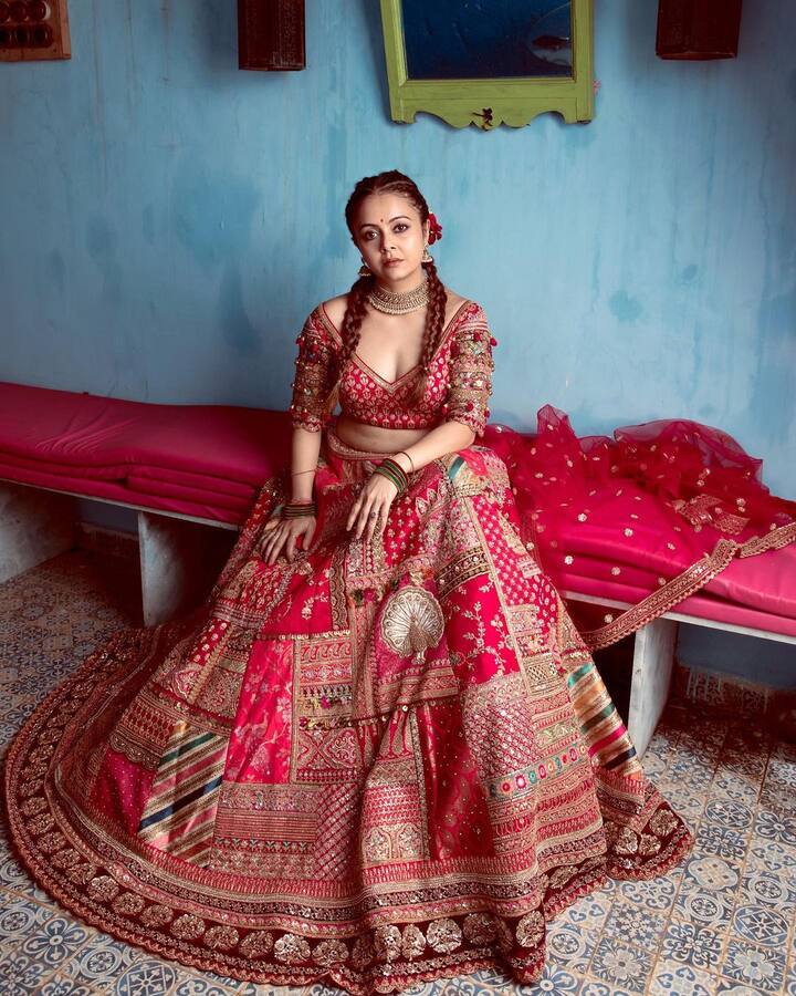 वहीं रिपोर्ट की मानें तो सलमान खान के शो बिग बॉस 13 में एक्ट्रेस एक हफ्ते के लिए करीब 12 लाख रुपए चार्ज किया करती थीं.