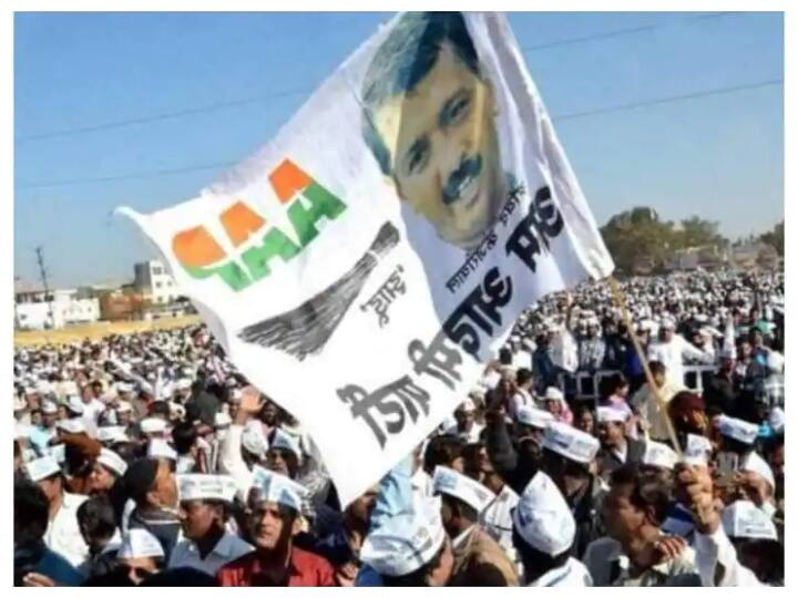 गुजरात में जीते AAP के 5 विधायक पंजाब से दिल्ली रवाना, कांग्रेस का दावा - वफादारी बदल सकते हैं MLA Chandigarh ficve Gujarat AAP MLA leave for Delhi from Punjab Bajwa claims - they can change their loyalty anytime गुजरात में जीते AAP के 5 विधायक पंजाब से दिल्ली रवाना, कांग्रेस का दावा - वफादारी बदल सकते हैं MLA