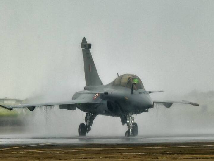 Indian Air Force on getting last of 36 Rafale jets Pack is complete ANN Rafale: तवांग पर तनाव के बीच वायुसेना का बड़ा शक्ति प्रदर्शन, फ्रांस से आया 36वां राफेल, हासिमारा में होगी तैनाती