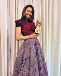 Rakul Preet Singh Latest Photos: एथनिक लूकमध्ये रकुल प्रीत सिंहने शेअर केला नवा लूक!