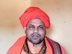 ‘जिस थिएटर में यह फिल्म लगे उसे फूंक दो’, पठान के गाने 'बेशरम रंग' पर महंत राजू दास का भड़काऊ बयान