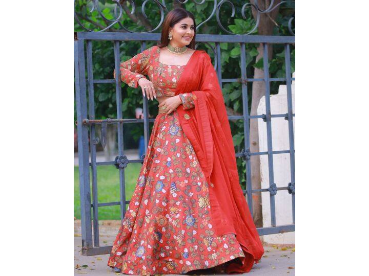 பேரழகி என்றேதான் பெண் அவளை சொன்னாலோ