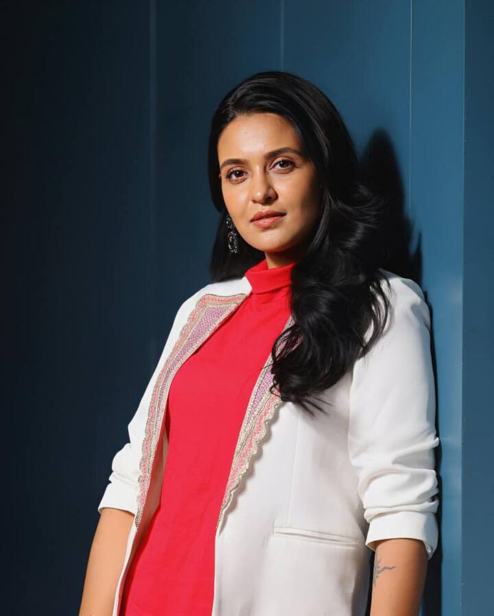 এই গল্পের শুরু একটি বিবাহবহির্ভূত সম্পর্ক নিয়ে। এক বিবাহিত পুরুষের সঙ্গে সম্পর্ক তৈরি হয় এক সুন্দরী আকর্ষণীয় মহিলার।