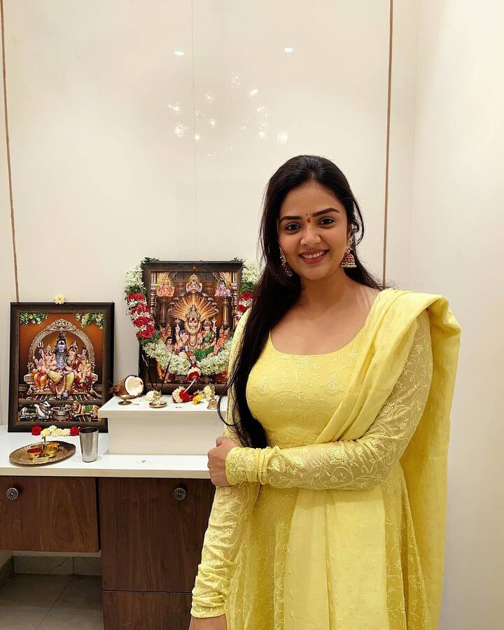 సోషల్ మీడియాలనూ యాక్టీవ్ గా ఉంటుంది.Photo Credit@Sree Mukhi/Instagram