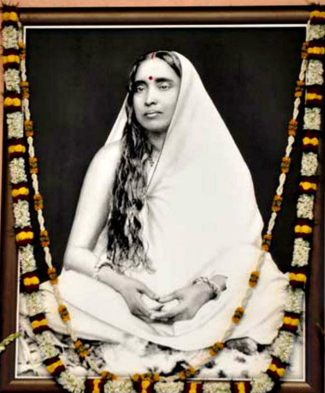 দিনভর নানা অনুষ্ঠানের আয়োজন করা হয়েছে। সন্ধ্যারতি দিয়ে শেষ হবে সারদা মায়ের জন্মতিথি উৎসব। বাগবাজারে মায়ের বাড়িতেও সারাদিন ধরে চলবে বিশেষ পুজো।দুপুরে হোমের আয়োজন করা হয়েছে। করোনা-পর্বের বিধিনিধেষ না থাকায় এবার সারদা মায়ের জন্মতিথিতে বেলুড় ও বাগবাজারে সকাল থেকে ভক্ত সমাগম হয়েছে।