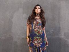 నీలి రంగు గౌనులో మెరిసిపోతున్న హెబ్బా!