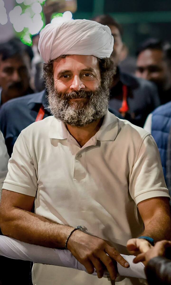 भारत जोड़ो यात्रा के माध्यम से राहुल गांधी जमीनी स्तर पर कांग्रेस को फिर से 'जिंदा' करने की कोशिशों में लगे हुए हैं. वो बात अलग है कि यात्रा अभी चल रही है और इसी बीच गुजरात विधानसभा चुनाव में कांग्रेस को बड़ी हार का सामना करना पड़ा. हालांकि, हिमाचल में मिली जीत से कांग्रेस को कुछ सुकून जरूर मिला होगा.