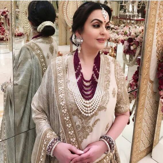 এটি বিশ্বের সবচেয়ে দামি ফোন। এটির দাম জাগুয়ার ও বিএমডব্লিউ থেকেও বেশি। আজকের খবরে, আমরা আপনাকে বিশ্বের সবচেয়ে দামি ফোন সম্পর্কে বলতে যাচ্ছি। এর পাশাপাশি, আমরা অন্যান্য দামি ফোনের তালিকাও দেখে নেব।